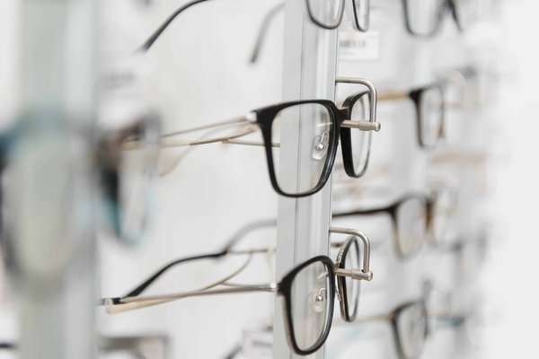 Comment choisir les bonnes montures de lunettes de vue pour homme ?