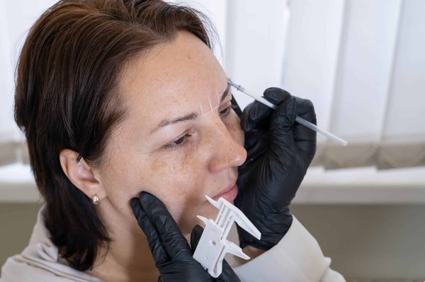 Opter pour un maquillage permanent à Dijon : Beauté durable et pratique
