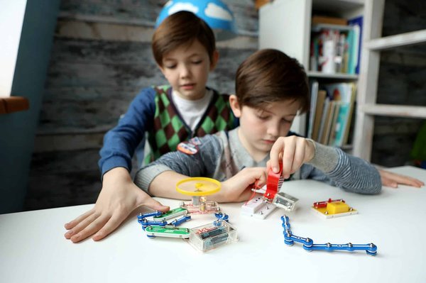 Les secrets de la chimie révélés : des jeux d'expériences scientifiques fascinants