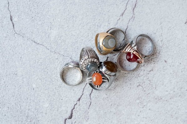 Bague homme médiévale : quel matière de fabrication choisir ?